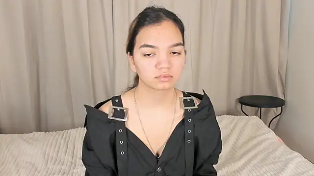 Snapshot of CoreenLuebbers chatting on November 21, 2025, 8:02 am CoreenLuebbers online show from November 21, 2025, 8:02 am