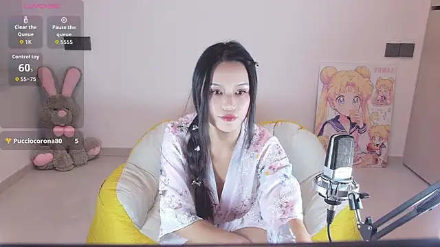 xiaoyiyi-0 online show from November 17, 2025, 3:16 pm