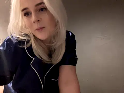 Snapshot of BellaJade_ chatting on November 18, 2025, 6:55 pm BellaJade online show from November 18, 2025, 6:55 pm