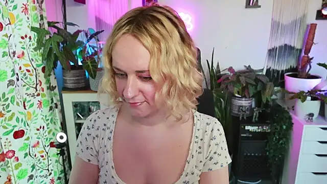 xzoeyryanx online show from May 3, 2026, 5:16 pm