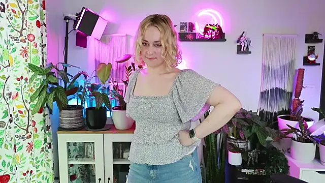 xzoeyryanx online show from May 8, 2026, 4:55 pm