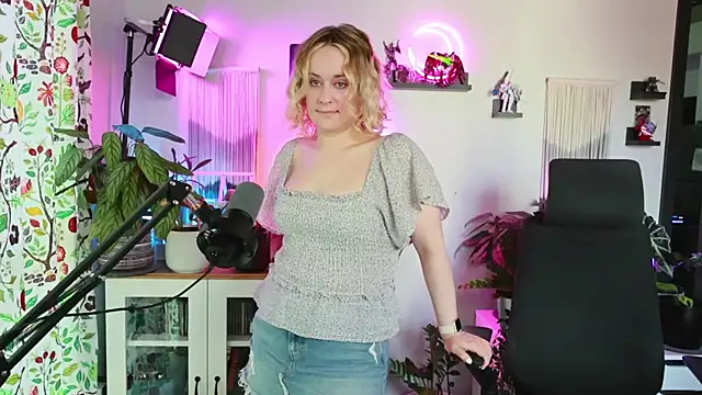 xzoeyryanx online show from July 12, 2026, 4:30 pm