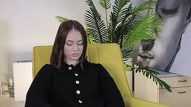 Snapshot of CamillaGebel chatting on November 19, 2025, 11:21 am CamillaGebel online show from November 19, 2025, 11:21 am