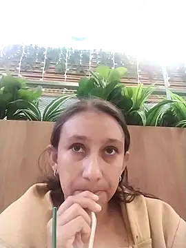 Mikela 19 online show from December 20, 2025, 7:50 pm