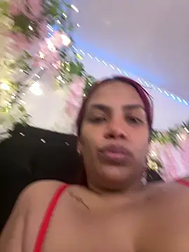 Snapshot of ArielleMillerr- chatting on June 13, 2026, 5:22 pm ArielleMillerr- online show from June 13, 2026, 5:22 pm