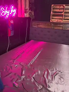 Snapshot of Shy-Ivy chatting on December 14, 2025, 10:59 pm Shy-Ivy online show from December 14, 2025, 10:59 pm