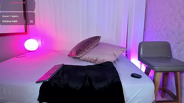 luna velvett  online show from January 18, 2026, 11:02 am