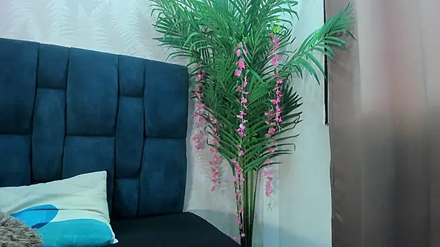 Snapshot of Holly_Sly chatting on November 24, 2025, 7:14 pm Holly Sly online show from November 24, 2025, 7:14 pm