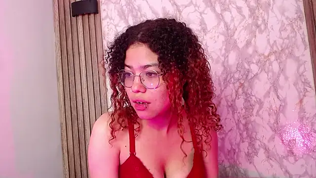 Snapshot of Annie_Chers chatting on November 18, 2025, 4:16 am Annie Chers online show from November 18, 2025, 4:16 am