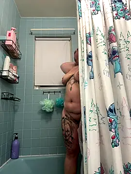 Snapshot of lovebelowyou chatting on November 22, 2025, 11:36 pm lovebelowyou online show from November 22, 2025, 11:36 pm