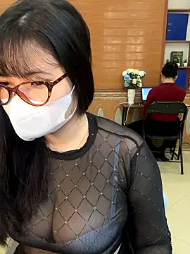 Snapshot of hide_from_colleagues chatting on January 14, 2026, 5:11 am hide from colleagues online show from January 14, 2026, 5:11 am