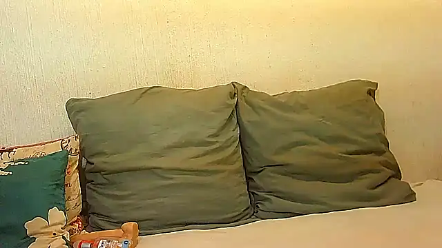 BrunetteNaomi8 online show from May 1, 2026, 9:09 pm