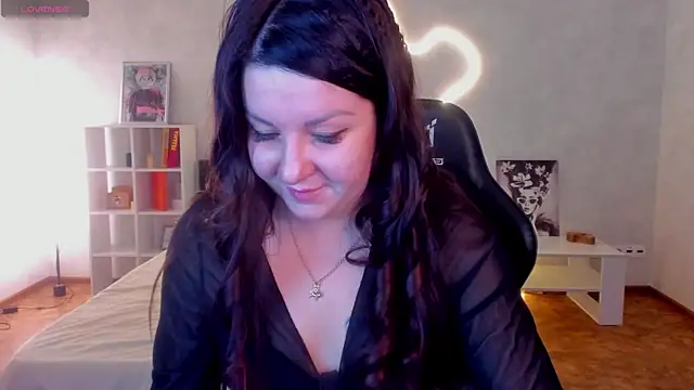 Snapshot of still__her chatting on November 28, 2025, 1:17 am still her online show from November 28, 2025, 1:17 am