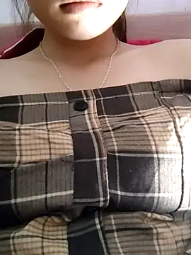 LyasianLa online show from November 19, 2025, 6:57 am