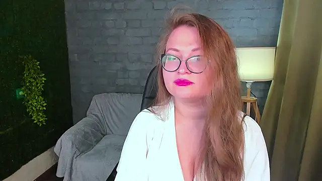 Mary Klay online show from November 18, 2025, 4:21 pm