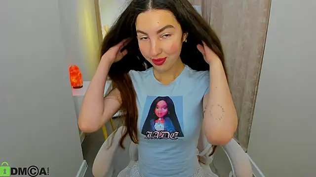 Snapshot of LiraRevery chatting on December 5, 2025, 12:21 am LiraRevery online show from December 5, 2025, 12:21 am