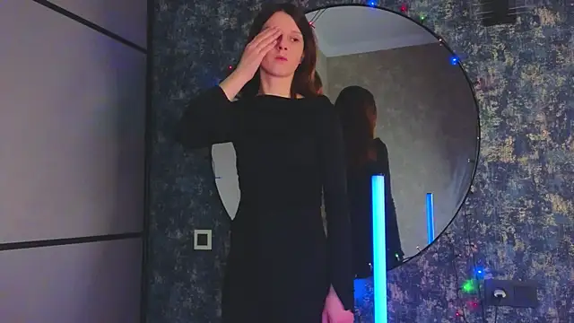 VelvetNyxen online show from December 21, 2025, 2:30 pm