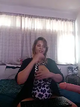 Snapshot of LaReineCleo chatting on May 20, 2026, 10:56 am LaReineCleo online show from May 20, 2026, 10:56 am