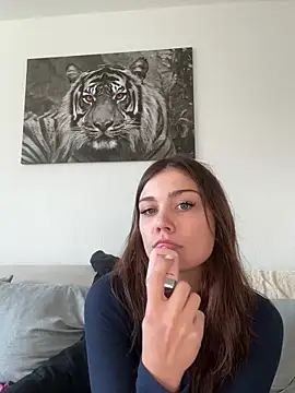 corinnaxx online show from November 20, 2025, 12:39 pm