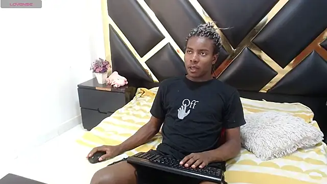 Snapshot of NoahJhonson69 chatting on June 8, 2026, 1:11 pm NoahJhonson69 online show from June 8, 2026, 1:11 pm