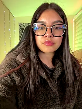 Snapshot of Marianaa__ chatting on November 18, 2025, 6:33 pm Marianaa online show from November 18, 2025, 6:33 pm