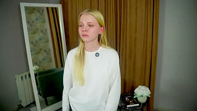 Snapshot of NakitaSwam chatting on November 19, 2025, 11:54 am NakitaSwam online show from November 19, 2025, 11:54 am