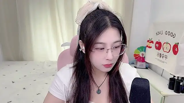 Snapshot of TTtia_ chatting on June 11, 2026, 3:25 am TTtia online show from June 11, 2026, 3:25 am