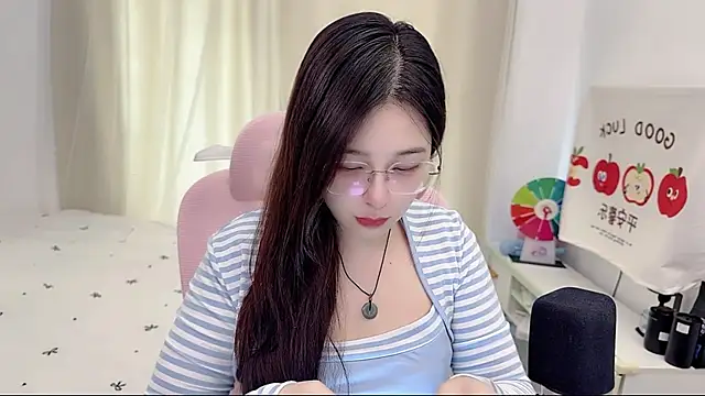 Snapshot of TTtia_ chatting on June 4, 2026, 3:44 am TTtia online show from June 4, 2026, 3:44 am