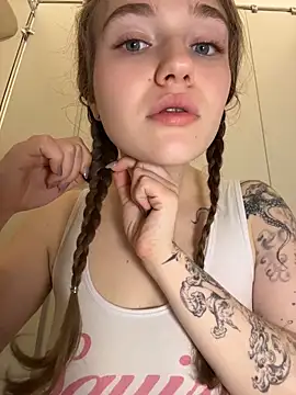 Snapshot of RussianWoman chatting on June 14, 2026, 2:19 am RussianWoman online show from June 14, 2026, 2:19 am