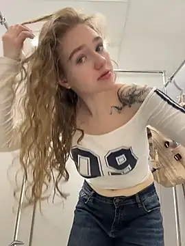 Snapshot of RussianWoman chatting on June 7, 2026, 2:28 am RussianWoman online show from June 7, 2026, 2:28 am