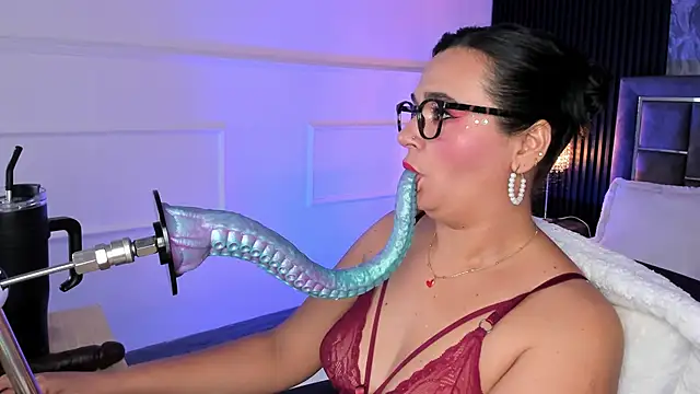 Sienarosewood online show from June 19, 2026, 4:18 am