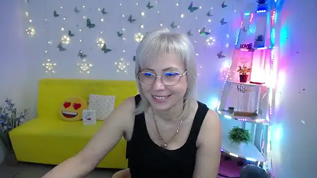 Snapshot of LaurenWishy chatting on April 27, 2026, 5:22 pm LaurenWishy online show from April 27, 2026, 5:22 pm