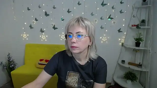 Snapshot of LaurenWishy chatting on March 17, 2026, 7:00 am LaurenWishy online show from March 17, 2026, 7:00 am