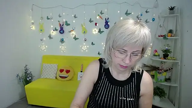 Snapshot of LaurenWishy chatting on April 8, 2026, 5:09 am LaurenWishy online show from April 8, 2026, 5:09 am
