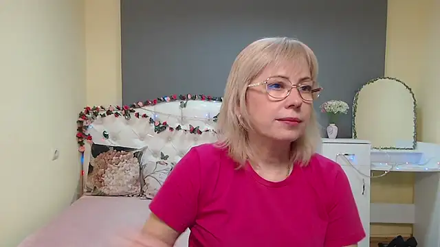 Snapshot of LaurenWishy chatting on March 22, 2026, 12:18 pm LaurenWishy online show from March 22, 2026, 12:18 pm