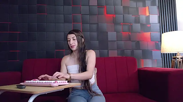 GracieCollins online show from December 16, 2025, 2:10 pm