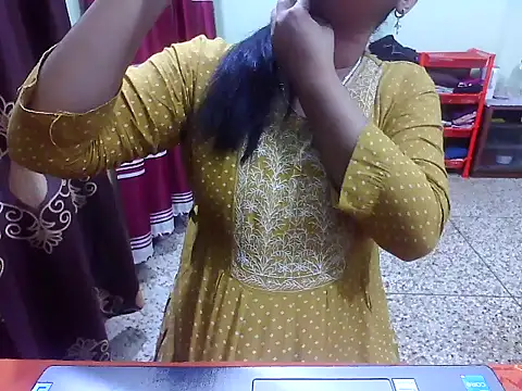 TwinRose2000 online show from December 14, 2025, 1:06 pm