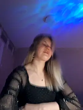 purplemoon1 online show from December 17, 2025, 9:09 pm