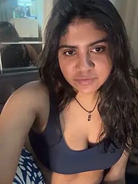 TiaBella  online show from April 13, 2026, 7:51 pm