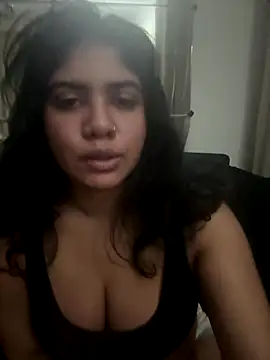 TiaBella  online show from December 22, 2025, 4:18 pm