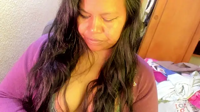 ebonycamelia online show from April 23, 2026, 6:31 pm