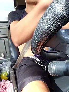 huykkk99 online show from November 28, 2025, 2:01 am