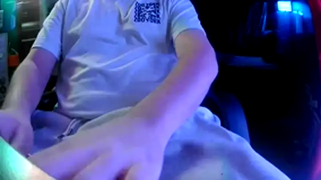 Snapshot of Bowerboi chatting on December 22, 2025, 2:33 am Bowerboi online show from December 22, 2025, 2:33 am