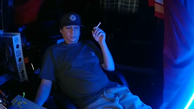 Snapshot of Bowerboi chatting on December 3, 2025, 5:45 pm Bowerboi online show from December 3, 2025, 5:45 pm