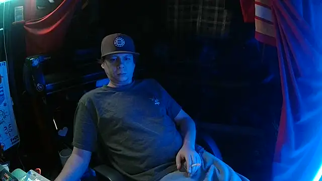 Snapshot of Bowerboi chatting on December 4, 2025, 8:41 pm Bowerboi online show from December 4, 2025, 8:41 pm