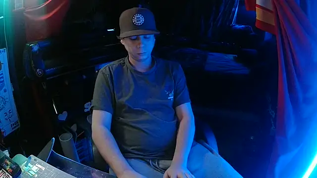 Snapshot of Bowerboi chatting on December 4, 2025, 8:02 am Bowerboi online show from December 4, 2025, 8:02 am