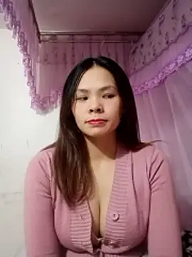 quynhquynh  online show from January 11, 2026, 2:02 pm