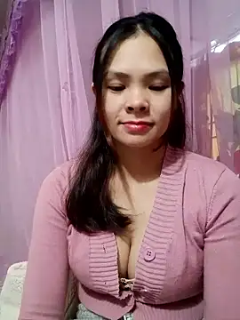quynhquynh  online show from February 5, 2026, 3:35 am