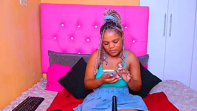 YELLOW-MELLO online show from February 12, 2026, 2:06 pm