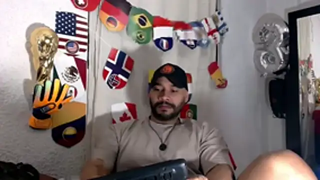 Snapshot of musclehetero chatting on June 24, 2026, 7:29 am musclehetero online show from June 24, 2026, 7:29 am